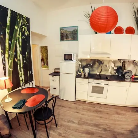 Roxanne 2 Apartment *